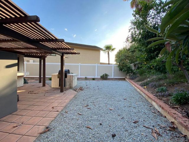 12592 Heatherfield Ln, San Diego, CA 92128