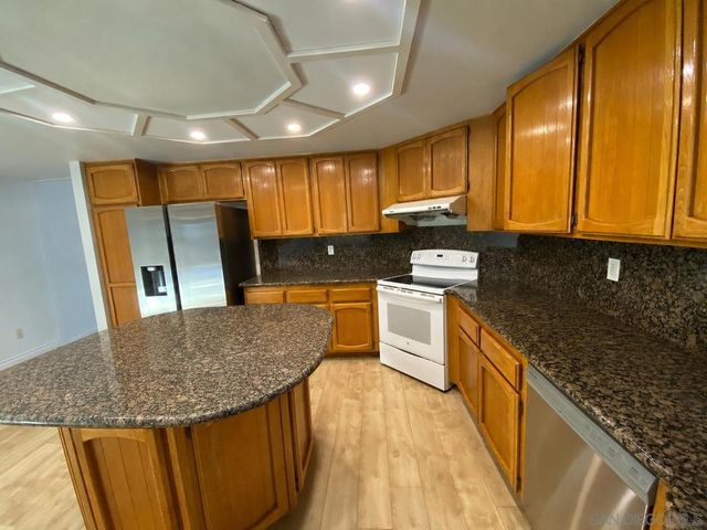 12592 Heatherfield Ln, San Diego, CA 92128