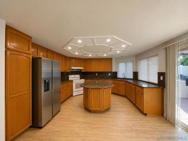 12592 Heatherfield Ln, San Diego, CA 92128