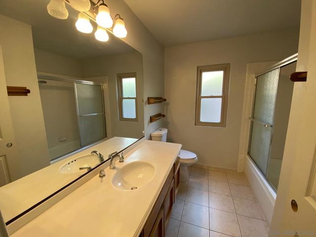 12592 Heatherfield Ln, San Diego, CA 92128
