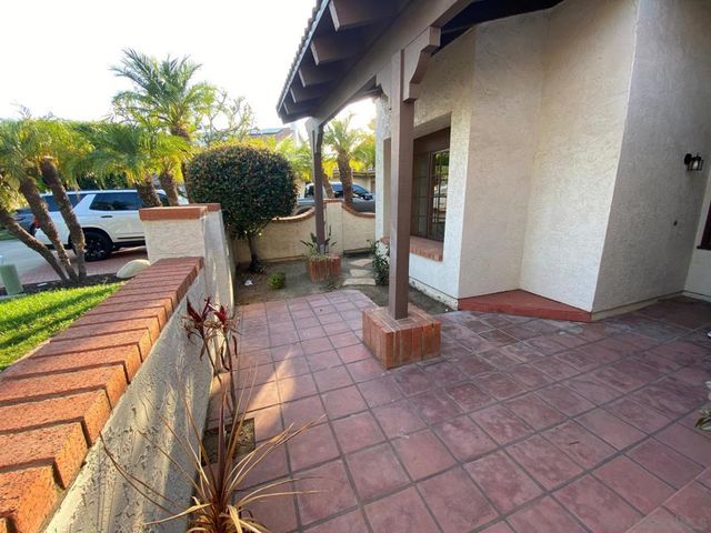 12592 Heatherfield Ln, San Diego, CA 92128