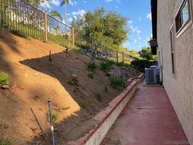12592 Heatherfield Ln, San Diego, CA 92128