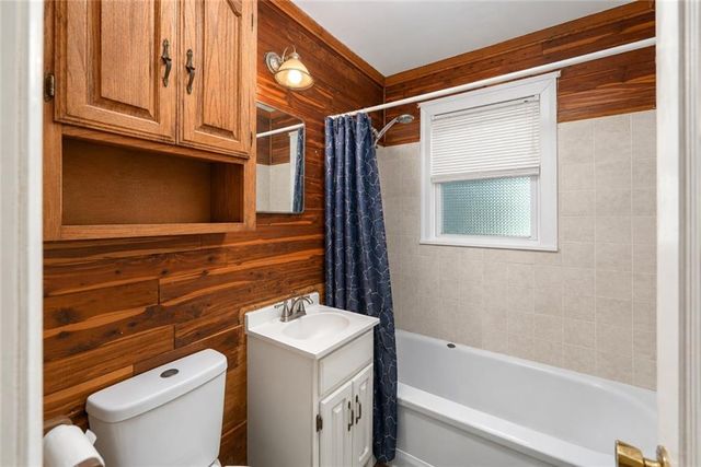 118 N Carlisle Street, Sugar Creek, MO 64054