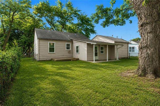 118 N Carlisle Street, Sugar Creek, MO 64054