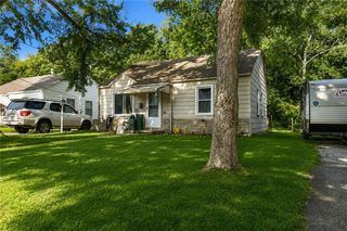 118 N Carlisle Street, Sugar Creek, MO 64054