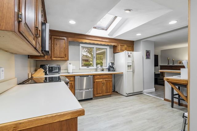 26 Reservoir Dr, Danvers, MA 01923