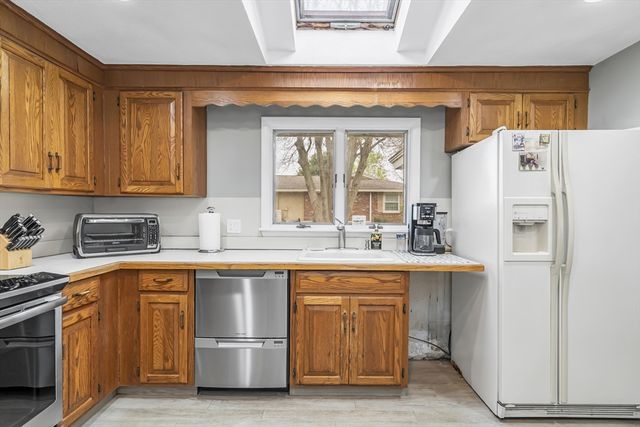 26 Reservoir Dr, Danvers, MA 01923
