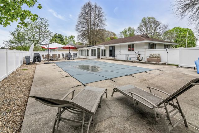 26 Reservoir Dr, Danvers, MA 01923