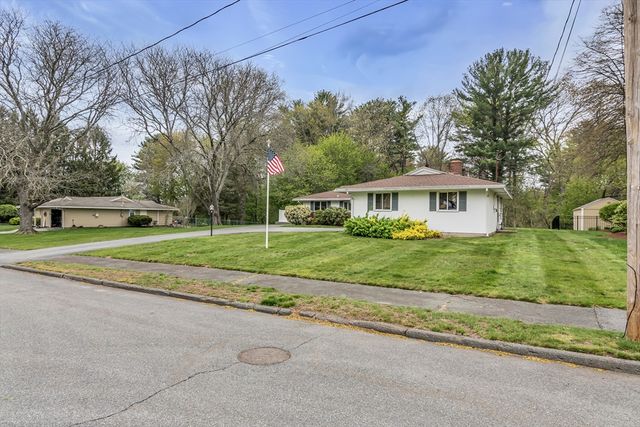 26 Reservoir Dr, Danvers, MA 01923