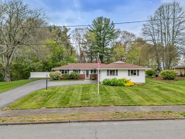 26 Reservoir Dr, Danvers, MA 01923
