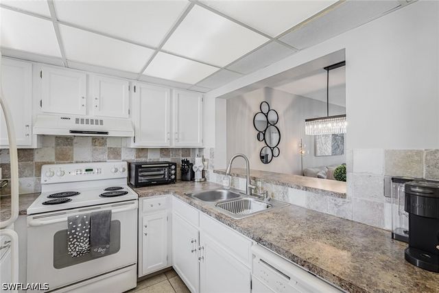 807 River Point DR 102D, Naples, FL 34102