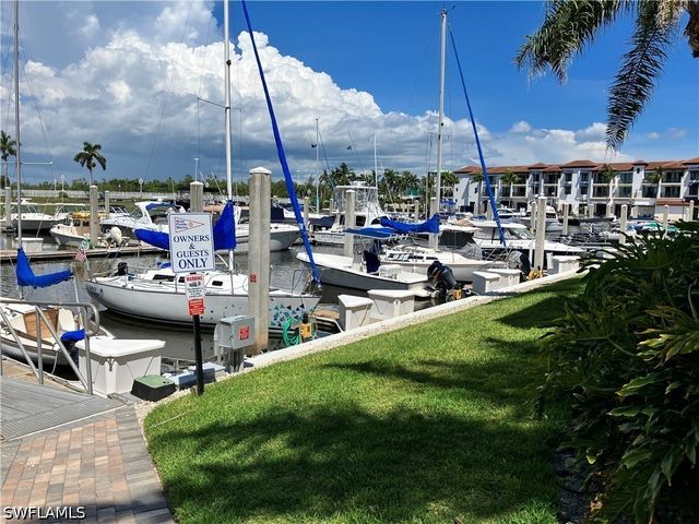 807 River Point DR 102D, Naples, FL 34102