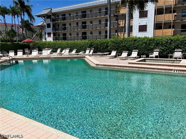 807 River Point DR 102D, Naples, FL 34102
