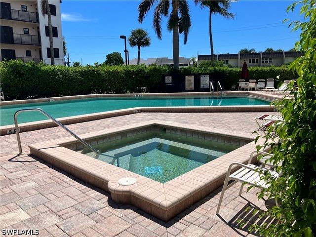 807 River Point DR 102D, Naples, FL 34102