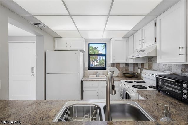 807 River Point DR 102D, Naples, FL 34102