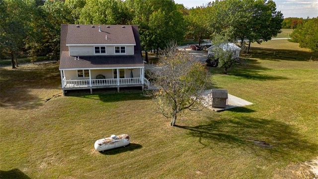 1140 N 100th Road, Baldwin City, KS 66006