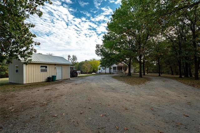 1140 N 100th Road, Baldwin City, KS 66006