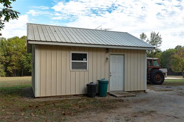 1140 N 100th Road, Baldwin City, KS 66006