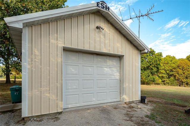 1140 N 100th Road, Baldwin City, KS 66006