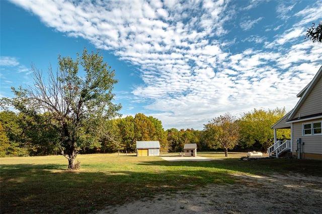 1140 N 100th Road, Baldwin City, KS 66006