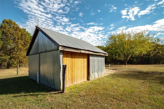 1140 N 100th Road, Baldwin City, KS 66006