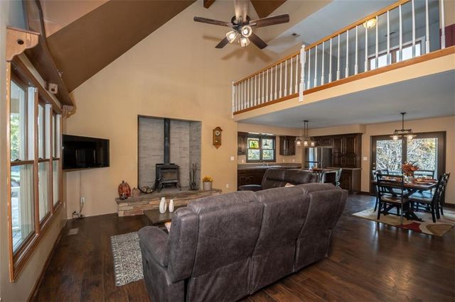 1140 N 100th Road, Baldwin City, KS 66006