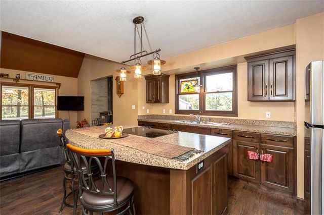 1140 N 100th Road, Baldwin City, KS 66006