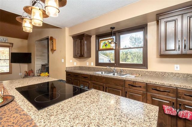 1140 N 100th Road, Baldwin City, KS 66006