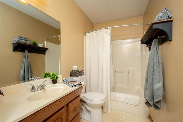 1140 N 100th Road, Baldwin City, KS 66006