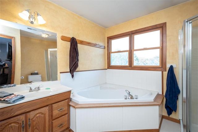 1140 N 100th Road, Baldwin City, KS 66006