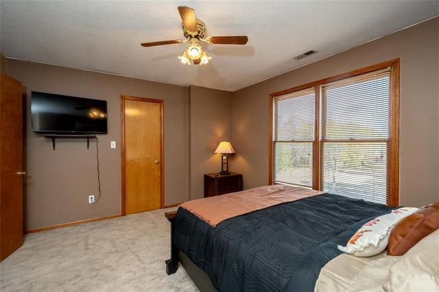 1140 N 100th Road, Baldwin City, KS 66006