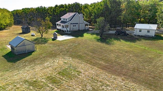 1140 N 100th Road, Baldwin City, KS 66006