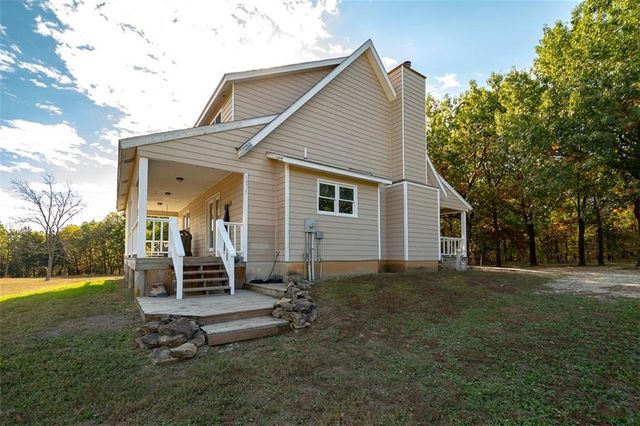 1140 N 100th Road, Baldwin City, KS 66006