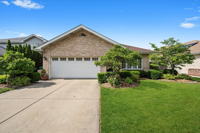 5724 W 82nd Place, Burbank, IL 60459