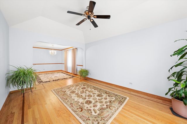 5724 W 82nd Place, Burbank, IL 60459