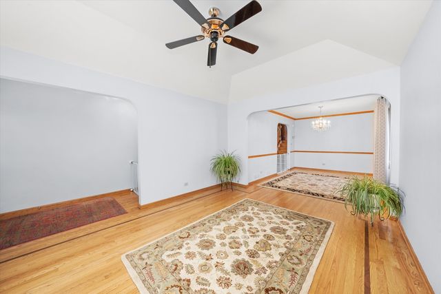 5724 W 82nd Place, Burbank, IL 60459