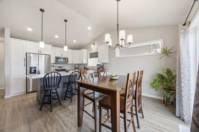 2581 66th Avenue S, Fargo, ND 58104