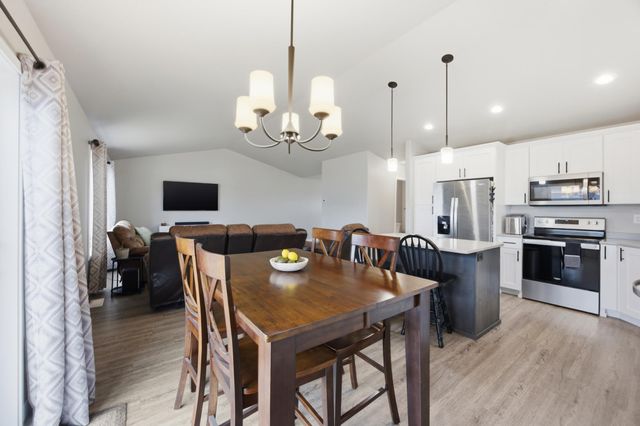 2581 66th Avenue S, Fargo, ND 58104