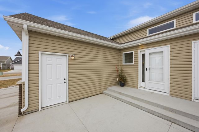 2581 66th Avenue S, Fargo, ND 58104