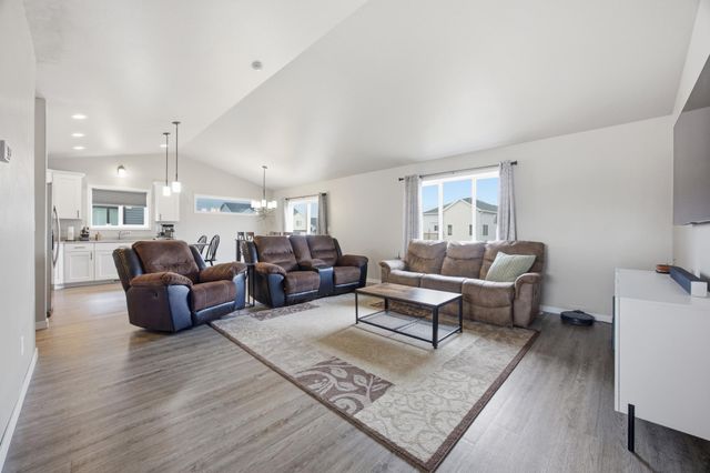 2581 66th Avenue S, Fargo, ND 58104