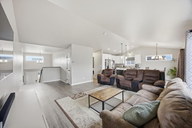 2581 66th Avenue S, Fargo, ND 58104