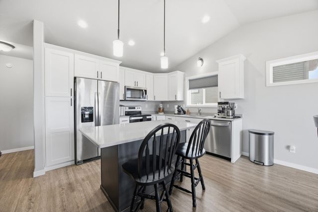 2581 66th Avenue S, Fargo, ND 58104