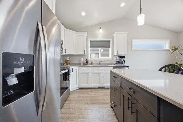 2581 66th Avenue S, Fargo, ND 58104