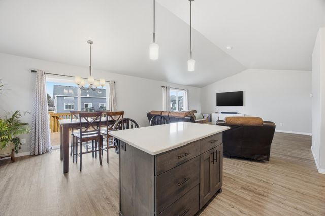 2581 66th Avenue S, Fargo, ND 58104