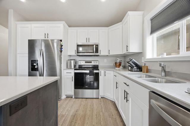 2581 66th Avenue S, Fargo, ND 58104