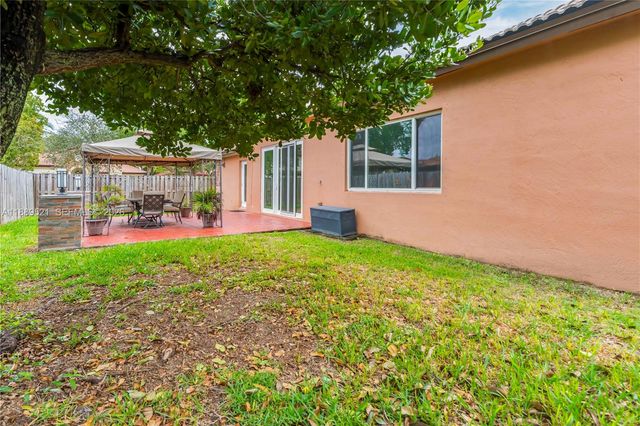 3591 NE 10th Dr, Homestead, FL 33033