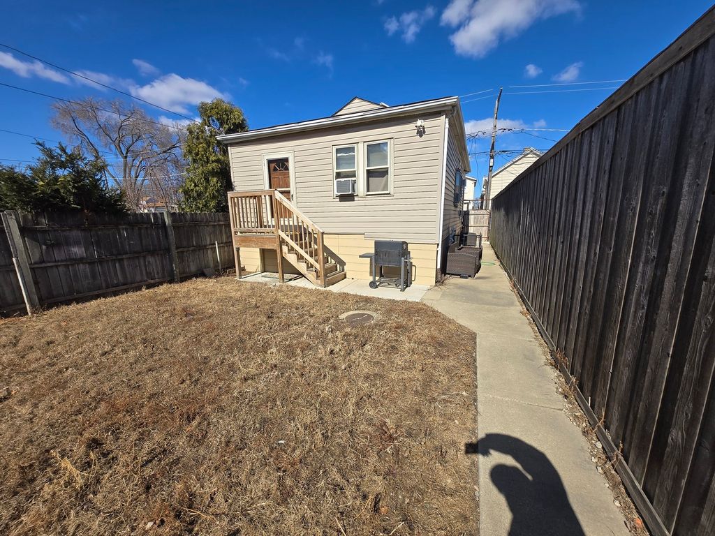 5750 W 65th Street, Chicago, IL 60638