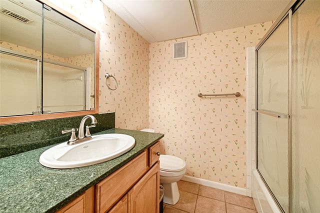 2954 Woodcroft Circle, Carrollton, TX 75006