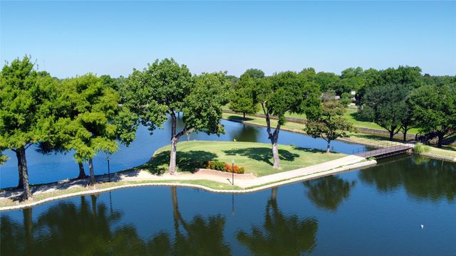 2954 Woodcroft Circle, Carrollton, TX 75006