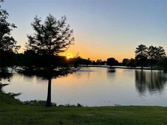 2954 Woodcroft Circle, Carrollton, TX 75006